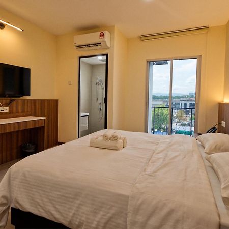 Weiss Hotels Kepong Baru Kampong Jawa Tengah Bagian luar foto